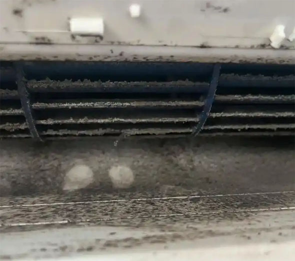 鹿泉空调吹的风有股烧焦味是怎么回事